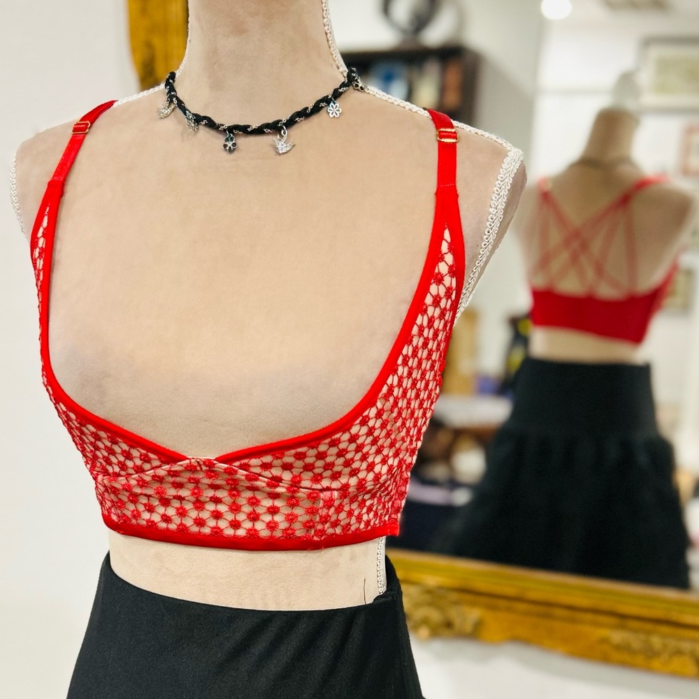 Sexy Victoria’s Secret Half cup bra Lightly padded Lace Unique back Red Sz 32DDD